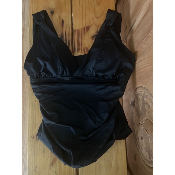 NWT Swimsuit Women’s Plus Plunge V-Neck One-Piece Swimsuit from Time and Tru - Picture 6 of 7